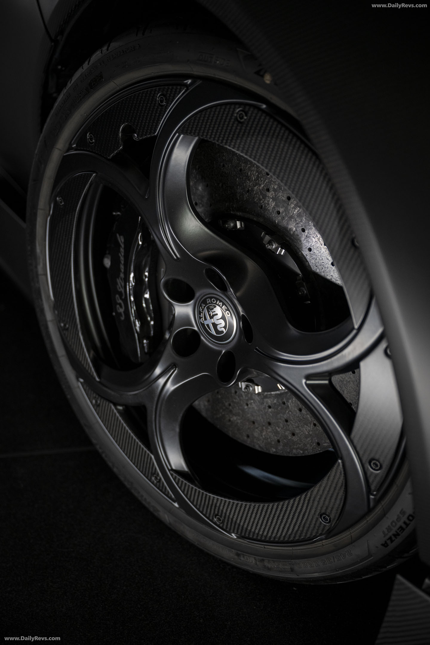 2026 Alfa Romeo 33 Stradale Perla Nera Exterior